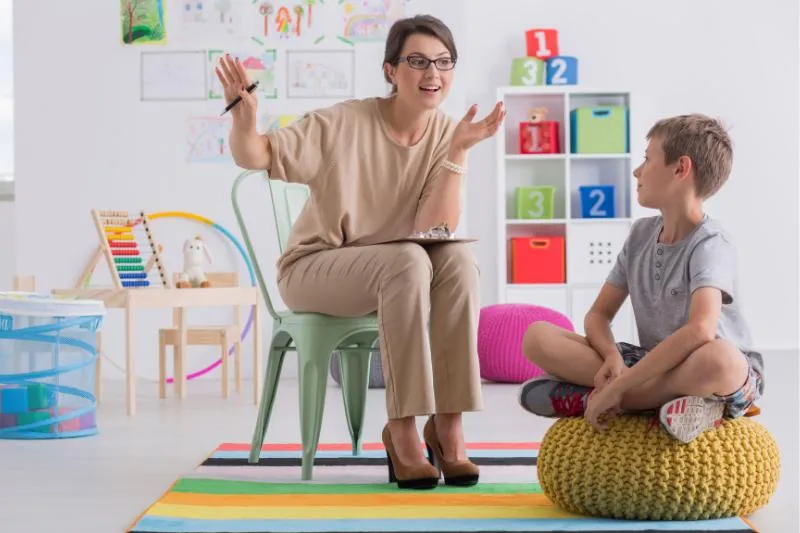 Jak etat pedagoga szkolnego kształtuje jego obowiązki i odpowiedzialność?