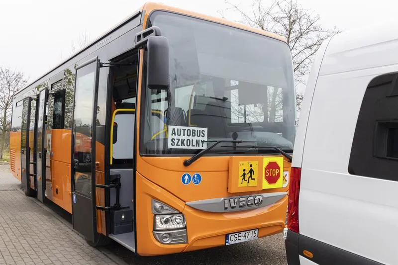 Bezpieczeństwo dzieci przy wsiadaniu i wysiadaniu