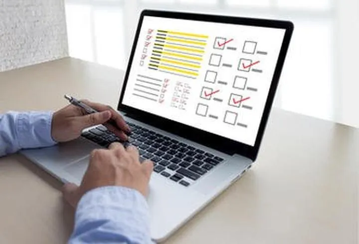 Media społecznościowe i ankiety
