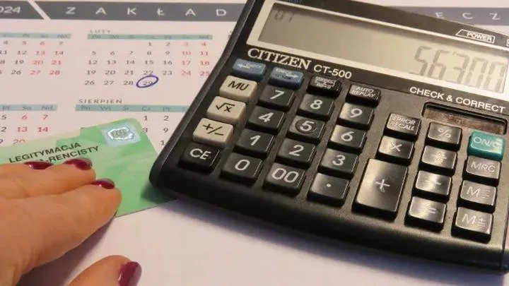 Trzynastka w oświacie